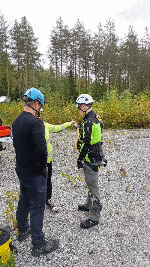 Turvavaljaiden tarkastusta