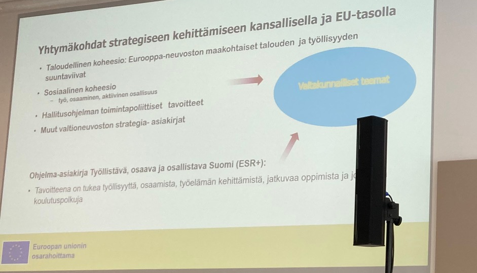 Kuva seurantakomitean kokouksen esityksestä