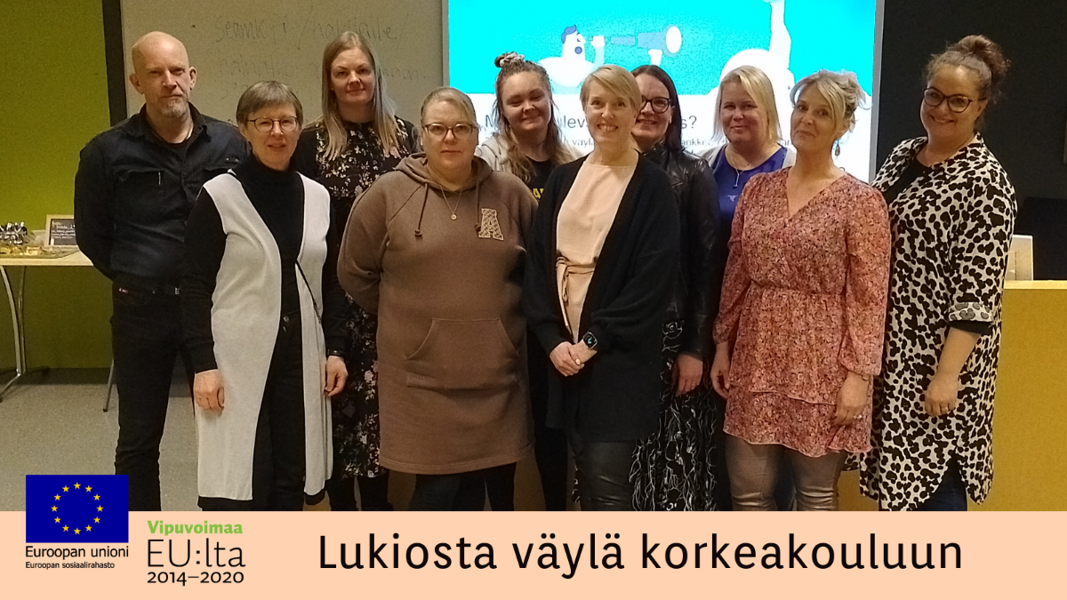 Projektityöntekijät yhteiskuvassa, logot Euroopan unionin sosiaalirahasto ja Vipuvoimaa EU:lta 2014–2020 sekä teksti Lukiosta väylä korkeakouluun.